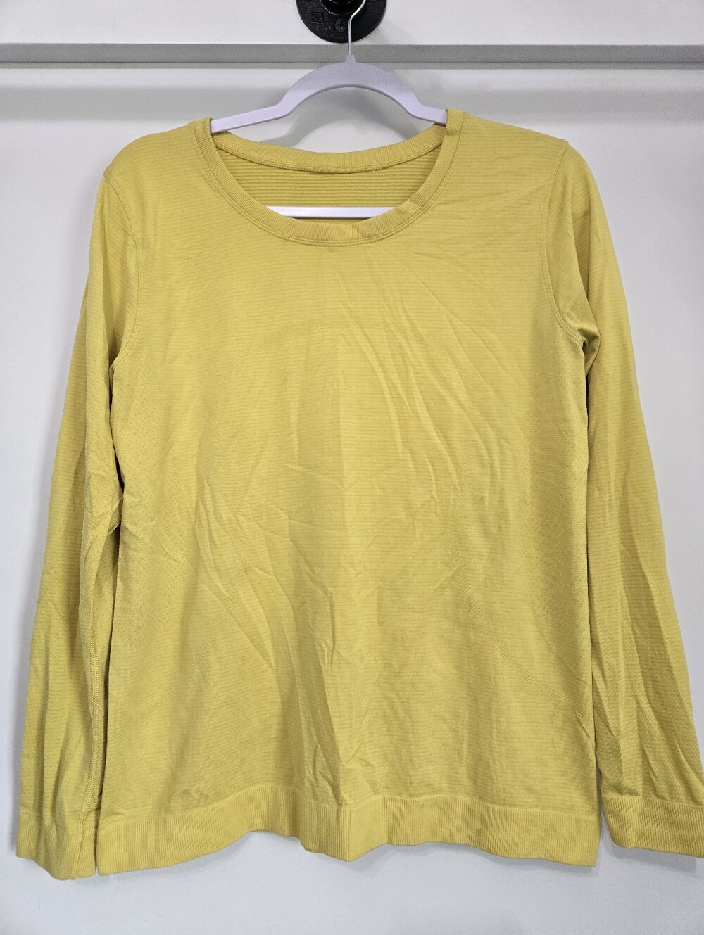 Lululemon Swiftly Long Sleeve Shirt Yellow Women Size 6 Or 8